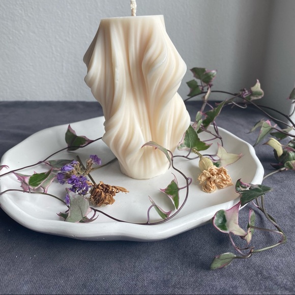 Sweet Almond Milk Scented Soy Wax Candle - Picture 3 of 3